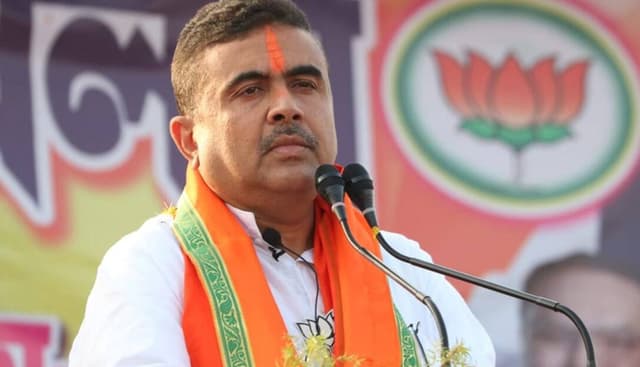 மேற்கு வங்கச் சட்டப்பேரவை எதிர்க்கட்சித் தலைவர் சுவேந்து அதிகாரி மீது நிவாரணப் பொருட்களைத் திருடியதாகப் புகார்