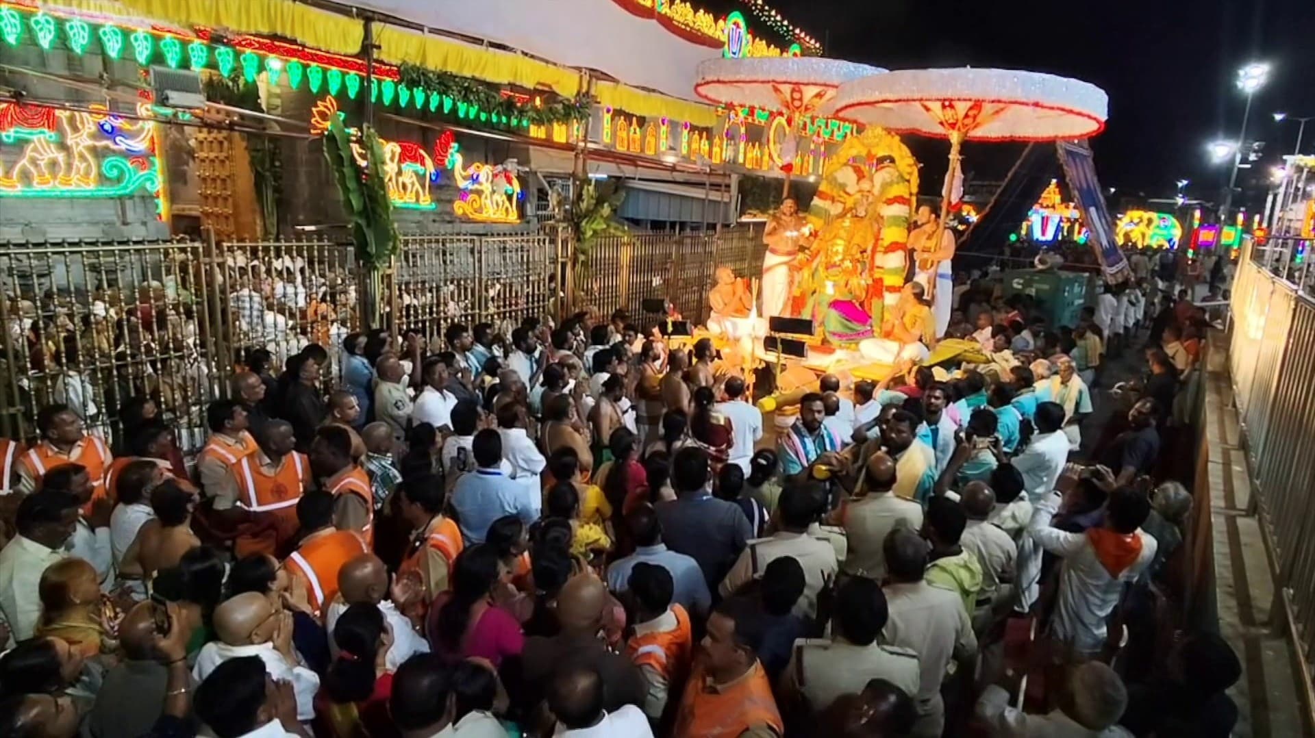 திருப்பதி ஏழுமலையான் கோவிலில் தை பௌர்ணமி வீதி உலா