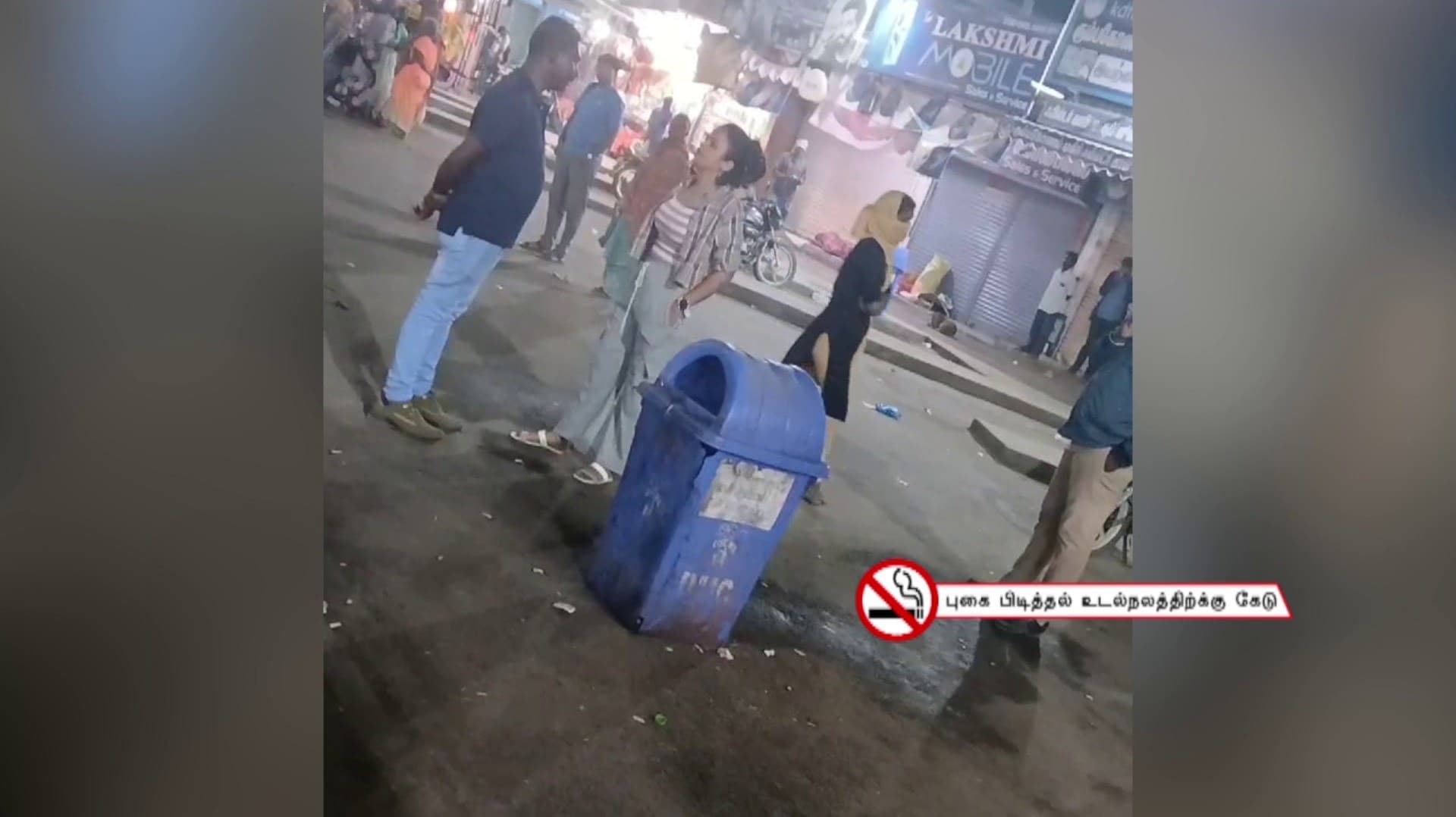பேருந்து நிலையத்தில் அடாவடி - 2 இளம்பெண்கள் கைது