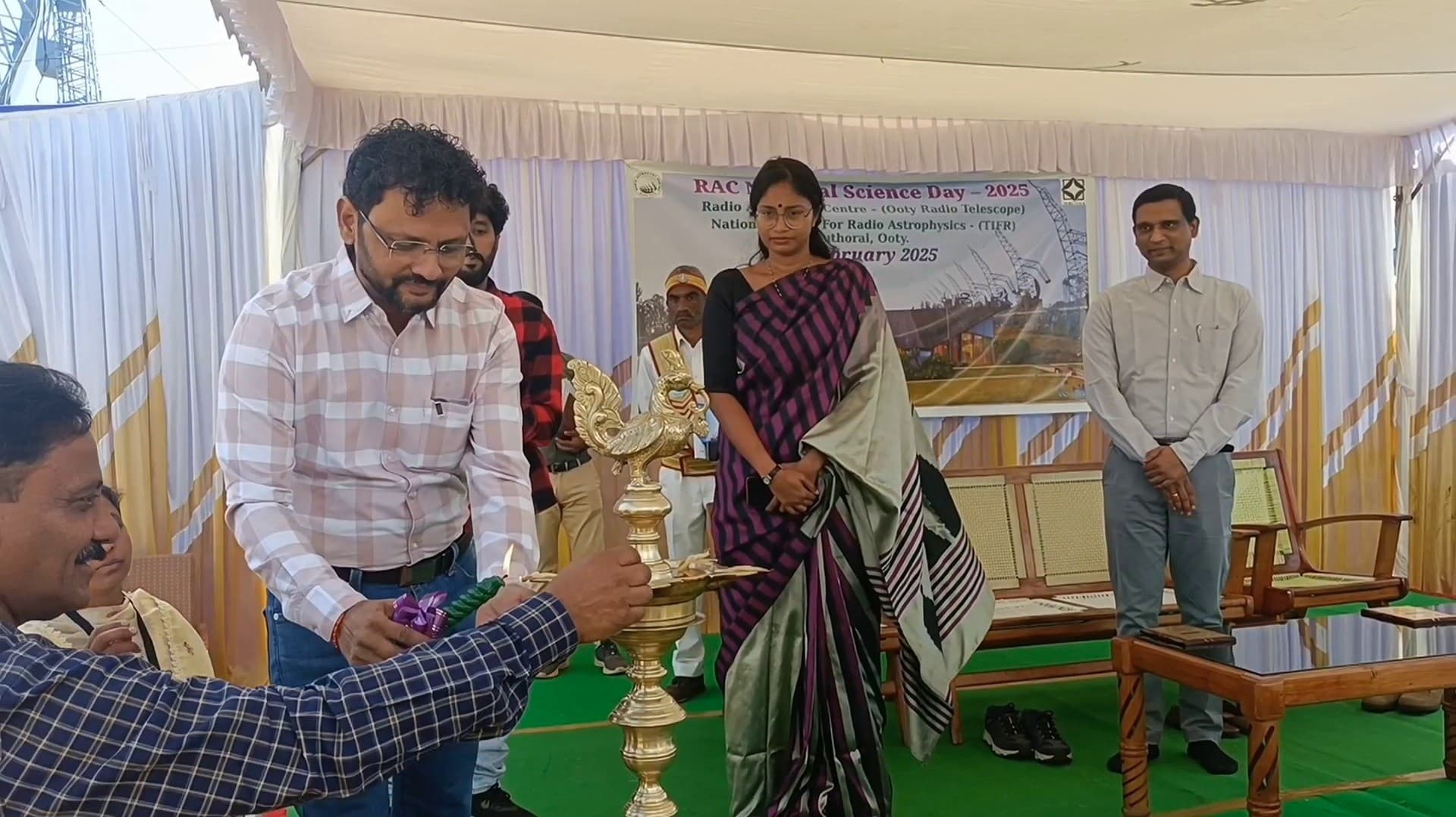 வானவியல் ஆராய்ச்சி மையத்தில் தேசிய அறிவியல் தினக் கொண்டாட்டம்..! அறிவியல் கண்காட்சியை தொடங்கி வைத்த இஸ்ரோ துணை இயக்குநர்  வி.கிரீஷ்..