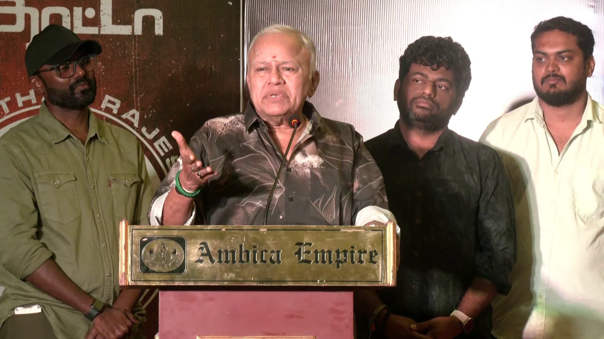 "அப்பா, அப்பா என்று சொல்லி அரசியலுக்கு அனுப்பிவிடுவார்கள் போல"- ராதாரவி