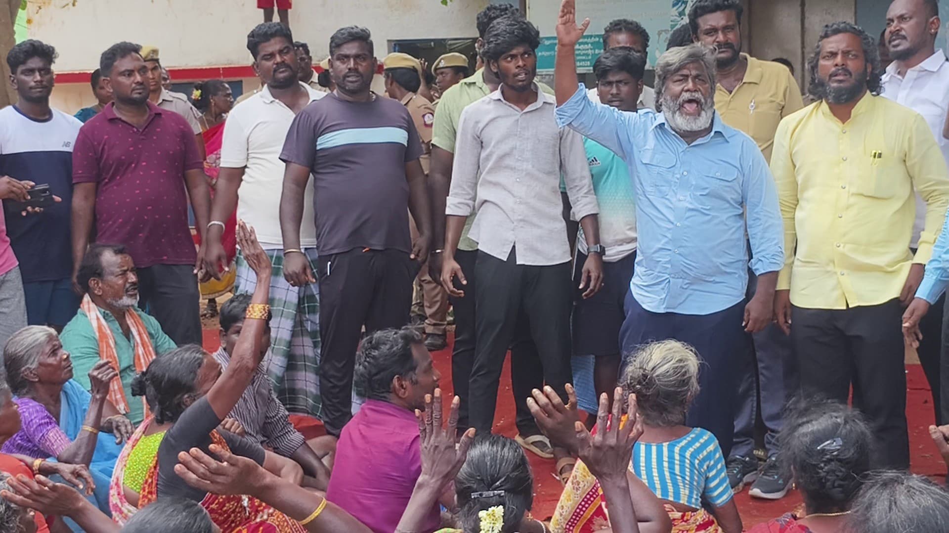 திரைப்பட இயக்குனர் கோபி நயினார் உட்பட 44 பேர் மீது வழக்கு