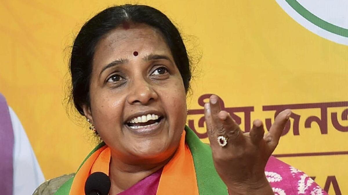 அரசுப் பள்ளி மாணவர்களுக்கு மட்டும் மும்மொழியை மறுப்பது ஏன்?  - வானதி கேள்வி