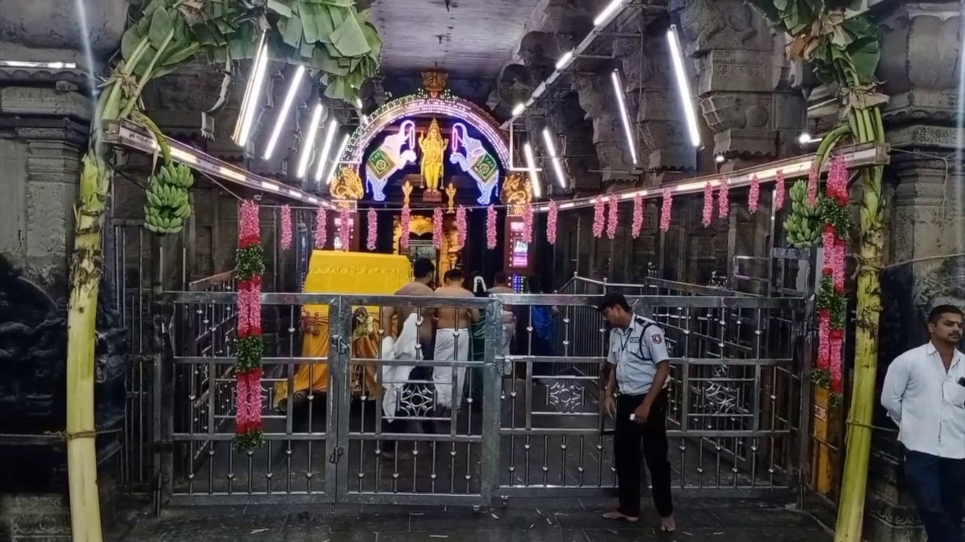 திருச்செந்தூரில் சுப்பிரமணியர் கோவிலில் சுபமுகூர்த்ததையொட்டி நடைபெற்ற திருமணங்கள்..