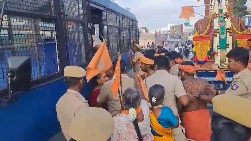 அய்யா வைகுண்டர் அவதார தின விழாவின் போது மறியல் - பக்தர்கள் கைது