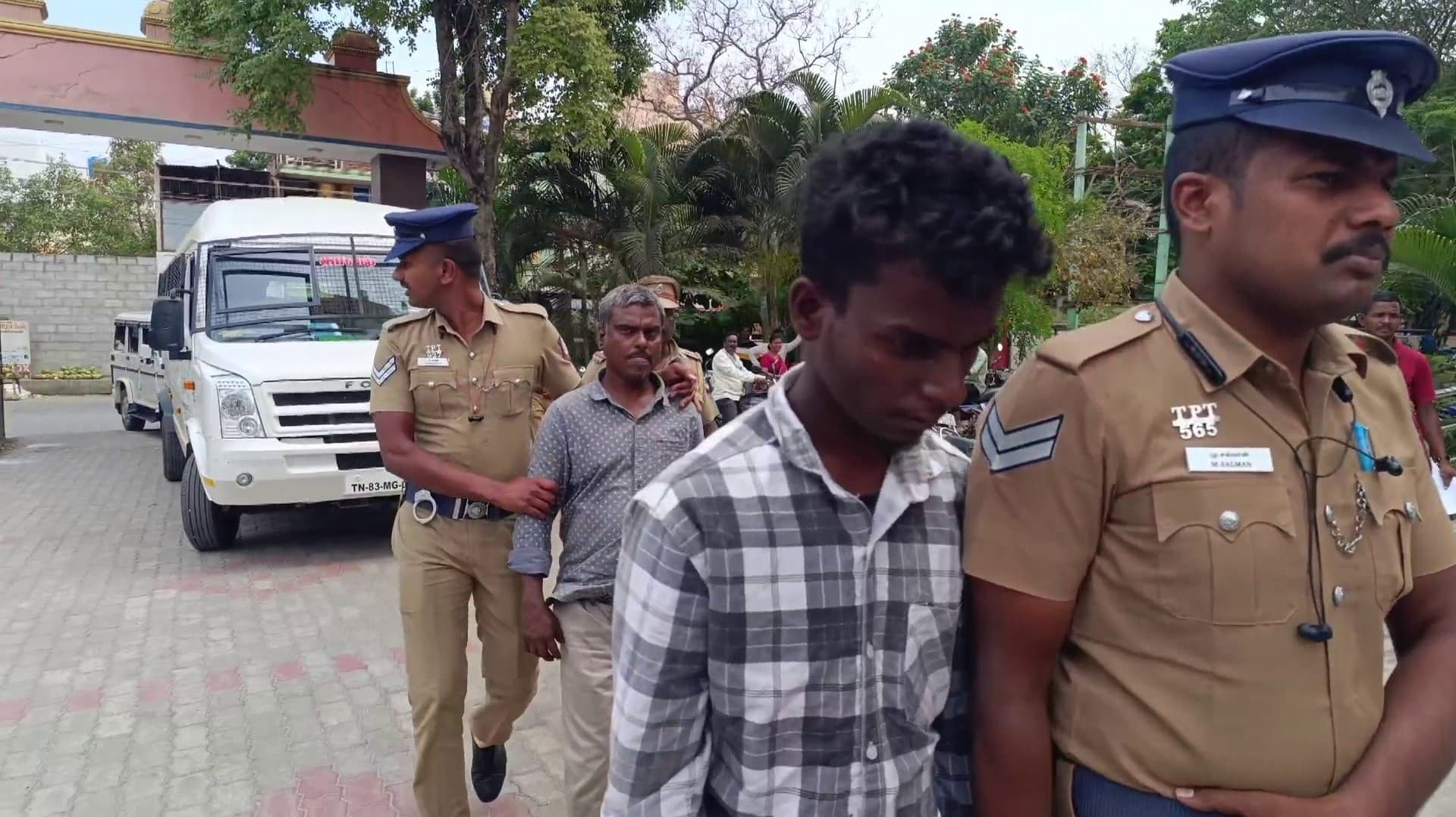 மூதாட்டி கொலை வழக்கில் டிவியால் போலீசாரிடம் சிக்கிய தந்தை, மகன்..!