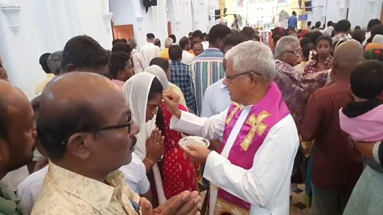 கிறிஸ்தவர்களின் 40 நாட்கள் தவக்காலமானது, சாம்பல் புதனுடன் துவங்கியது