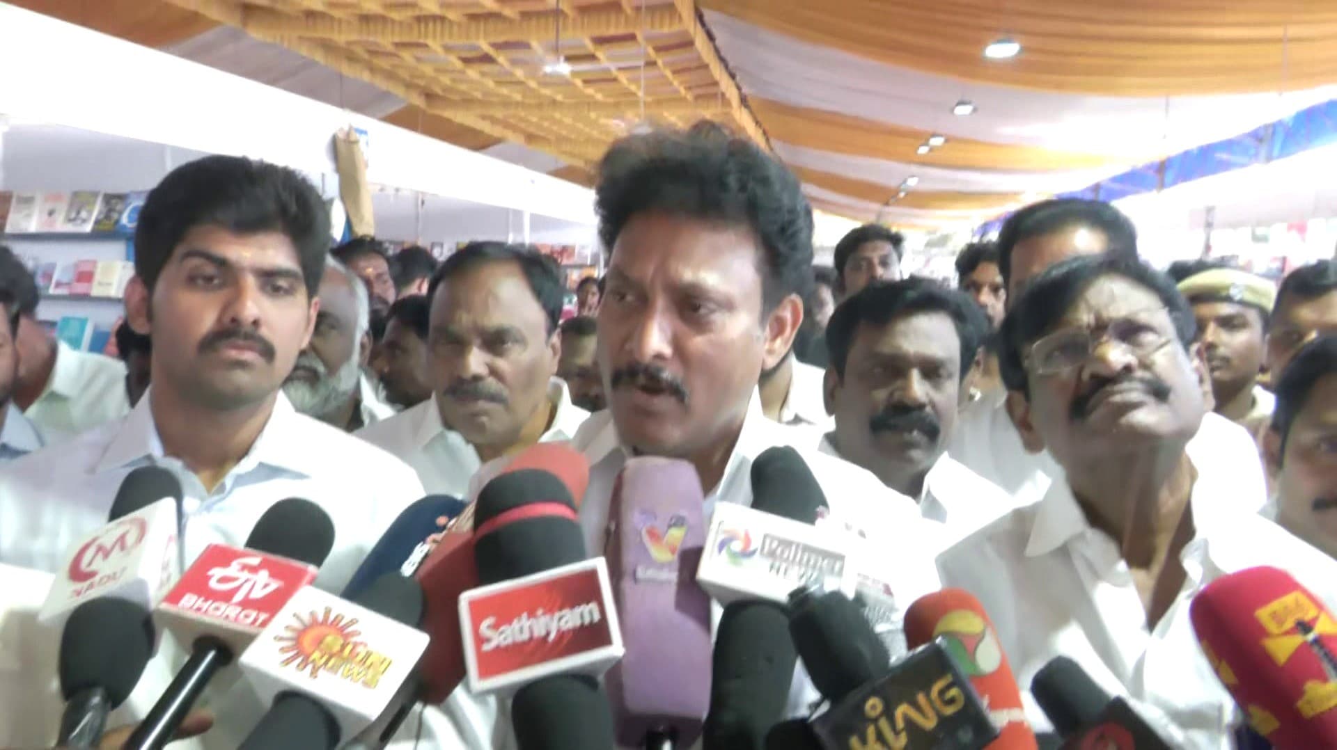 மும்மொழி கொள்ளைக்கு ஆதரவாக பள்ளி மாணவர்களிடம் பாஜகவினர் கையெழுத்து பெறக்கூடாது - அன்பில் மகேஷ்