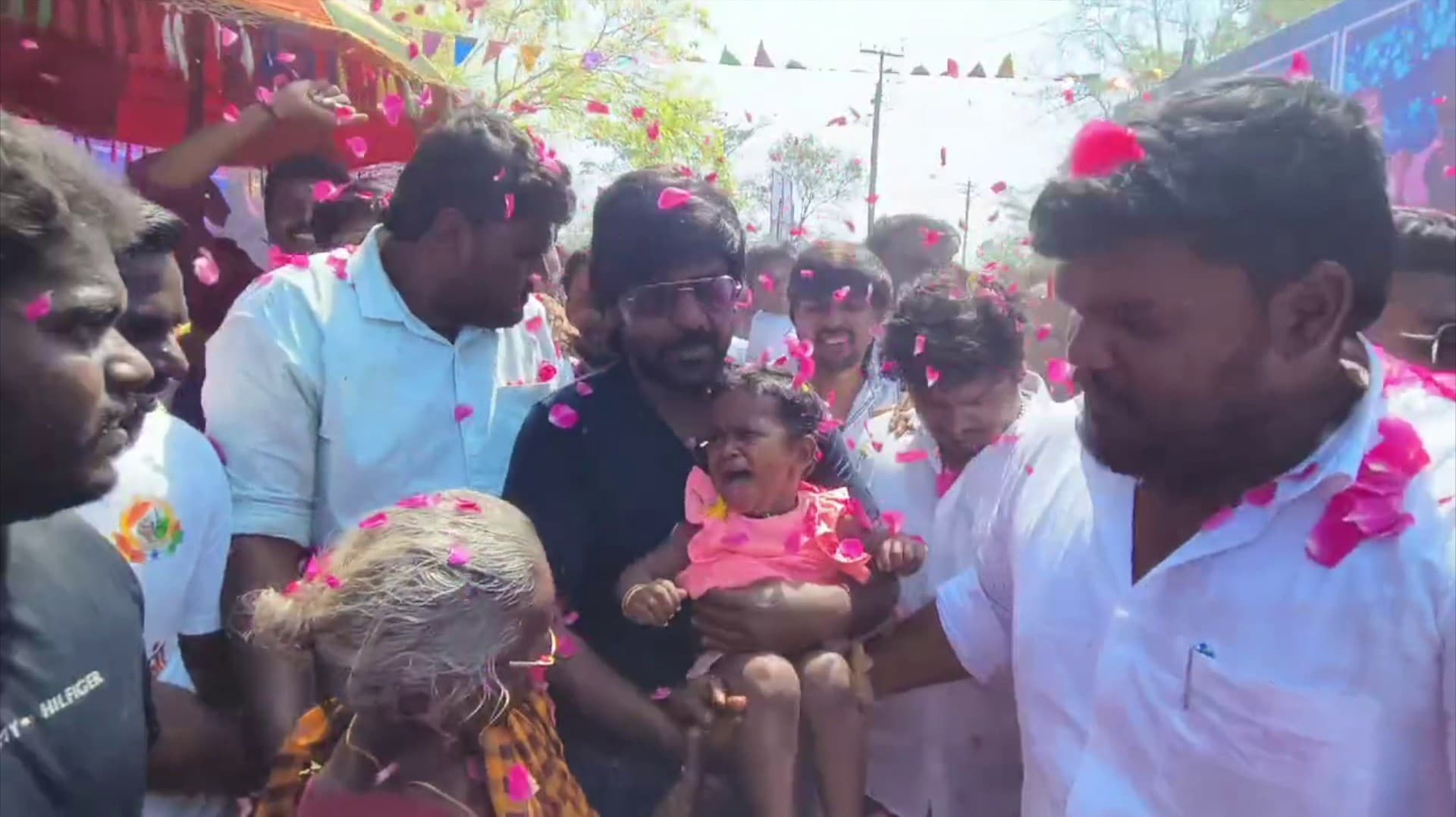 ரூ.10 லட்சம் நிதியில் குடிநீர் சுத்திகரிப்பு நிலையம் கட்டிக் கொடுத்த நடிகர் ராகவா லாரன்ஸ்