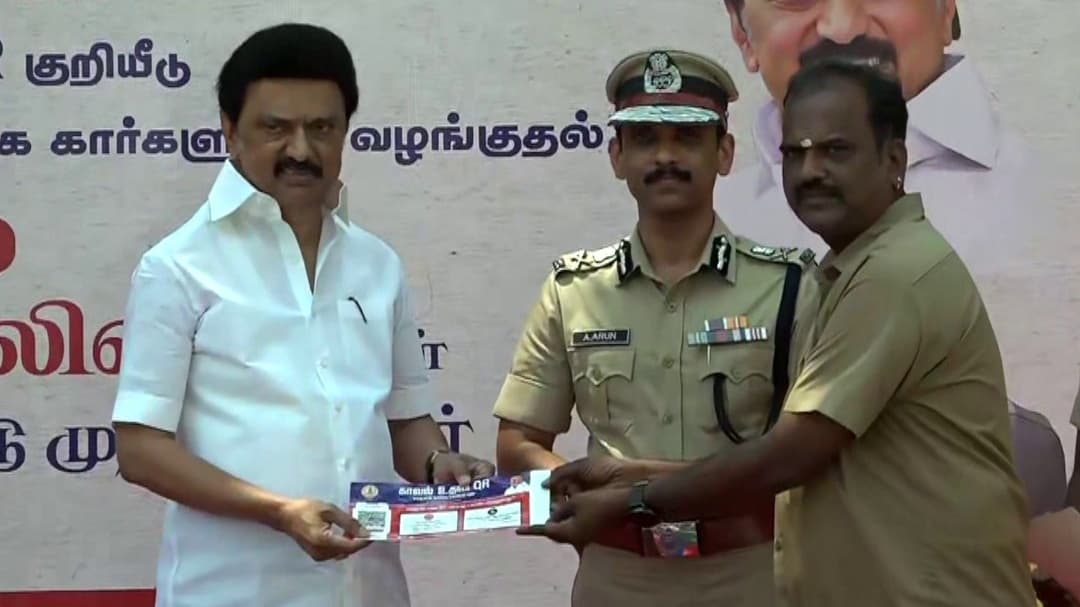 சென்னையில் வாடகை வாகனங்களில் காவல் உதவி QR Code அறிமுகம்