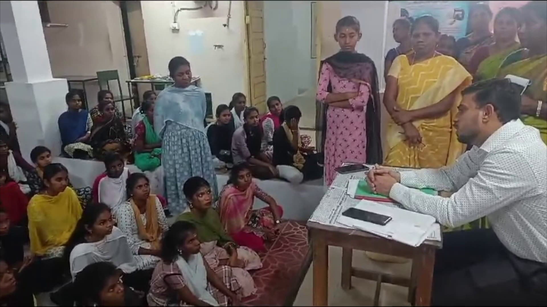 அம்பேத்கர் மாணவியர் தங்கும் விடுதியில் ஆட்சியர் ஆய்வு.. 
மாணவிகளின் கோரிக்கைகள் நிறைவேற்றப்படும்- ஆட்சியர்..