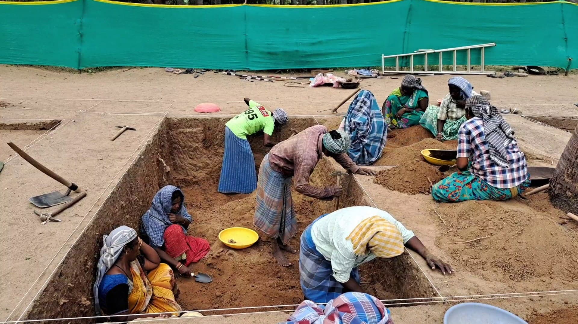 7-ஆம் கட்ட அகழாய்வுப் பகுதியில் பார்வையாளர்களுக்குத் தடை.. திறந்தவெளி அருங்காட்சிய கட்டுமானப் பணி காரணமாக தொல்லியல் துறை அறிவிப்பு..
