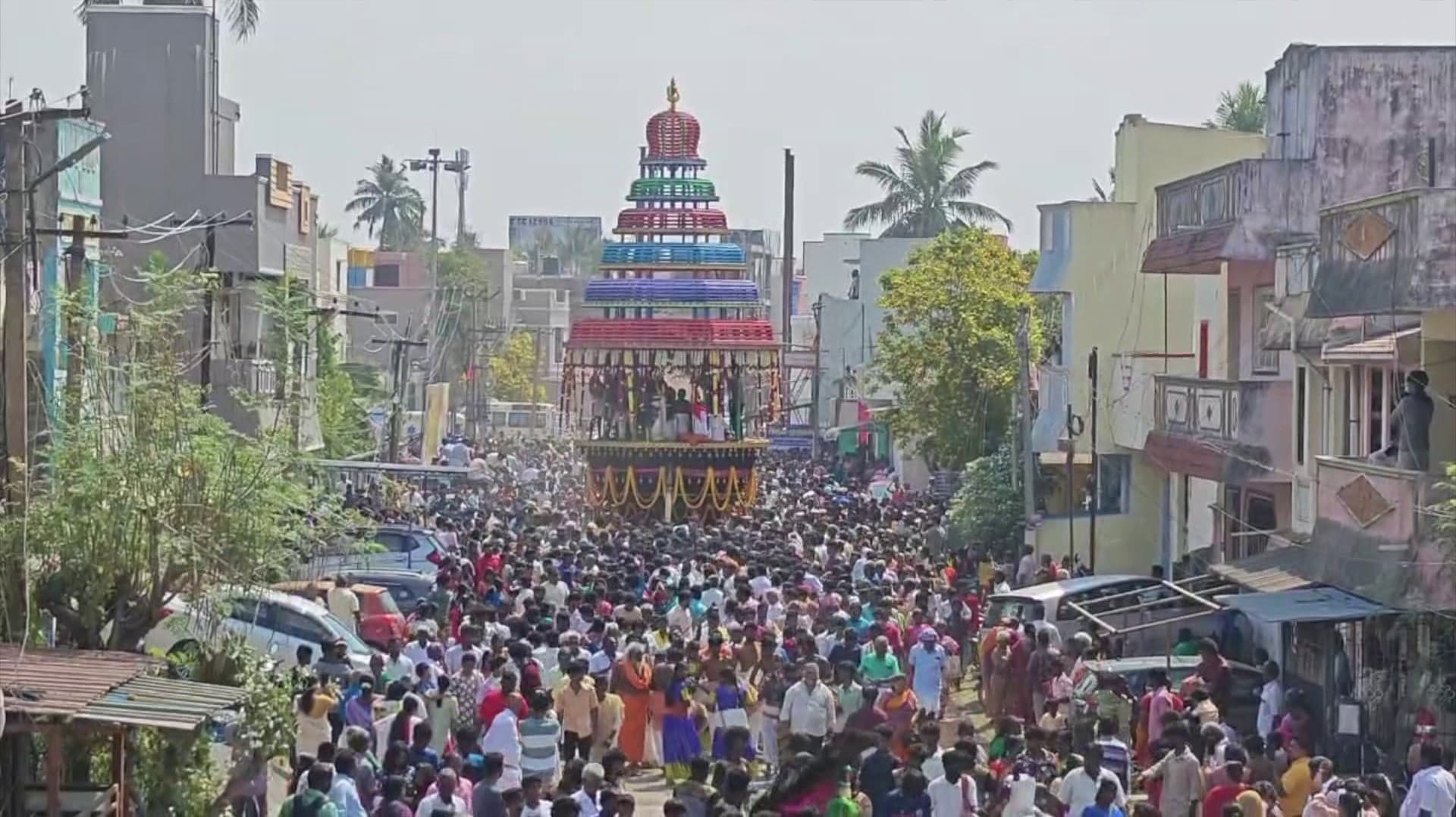 வெகு விமர்சையாக நடந்த கோவூர் சுந்தரேஸ்வரர் கோவிலின் புதிய தேர் வெள்ளோட்டம்