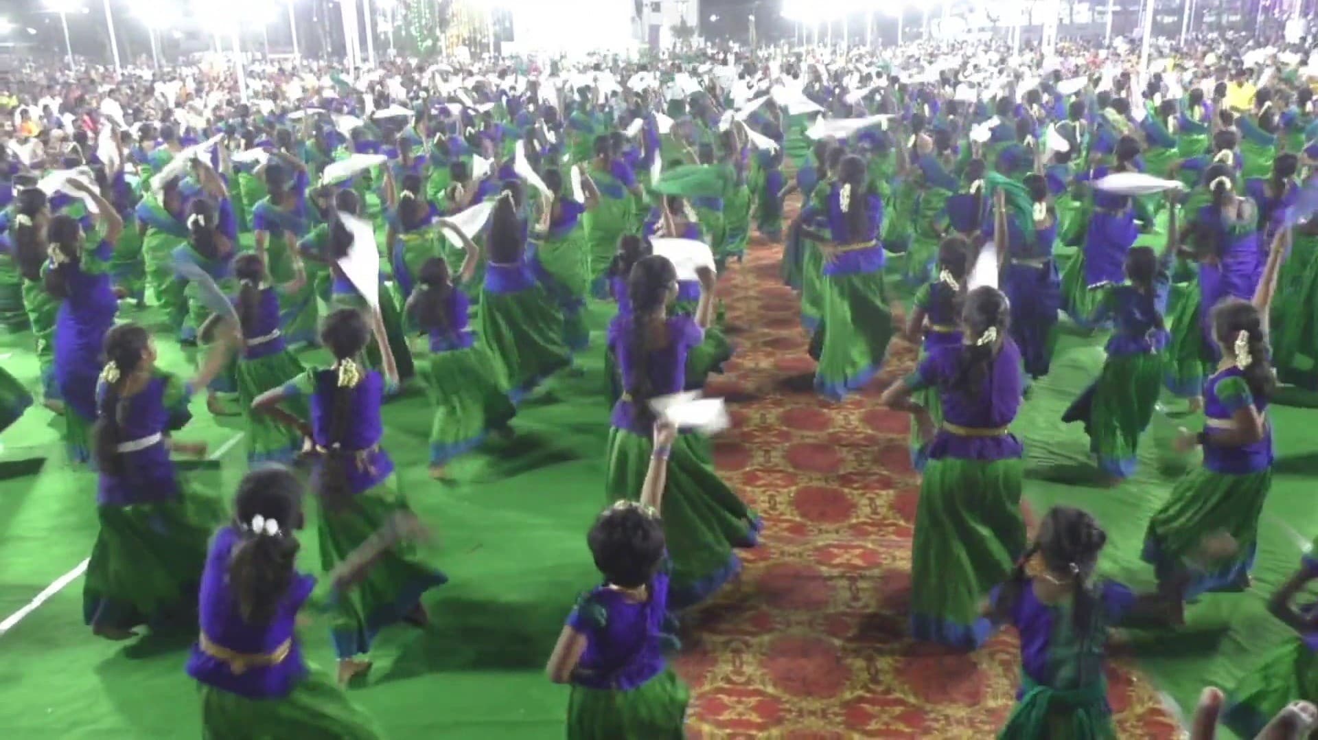 மகா சோளியம்மன் ஆலய கும்பாபிஷேக விழா..! பார்வையாளர்களைக் கவர்ந்த பவளக் கும்மி ஆட்டம்..