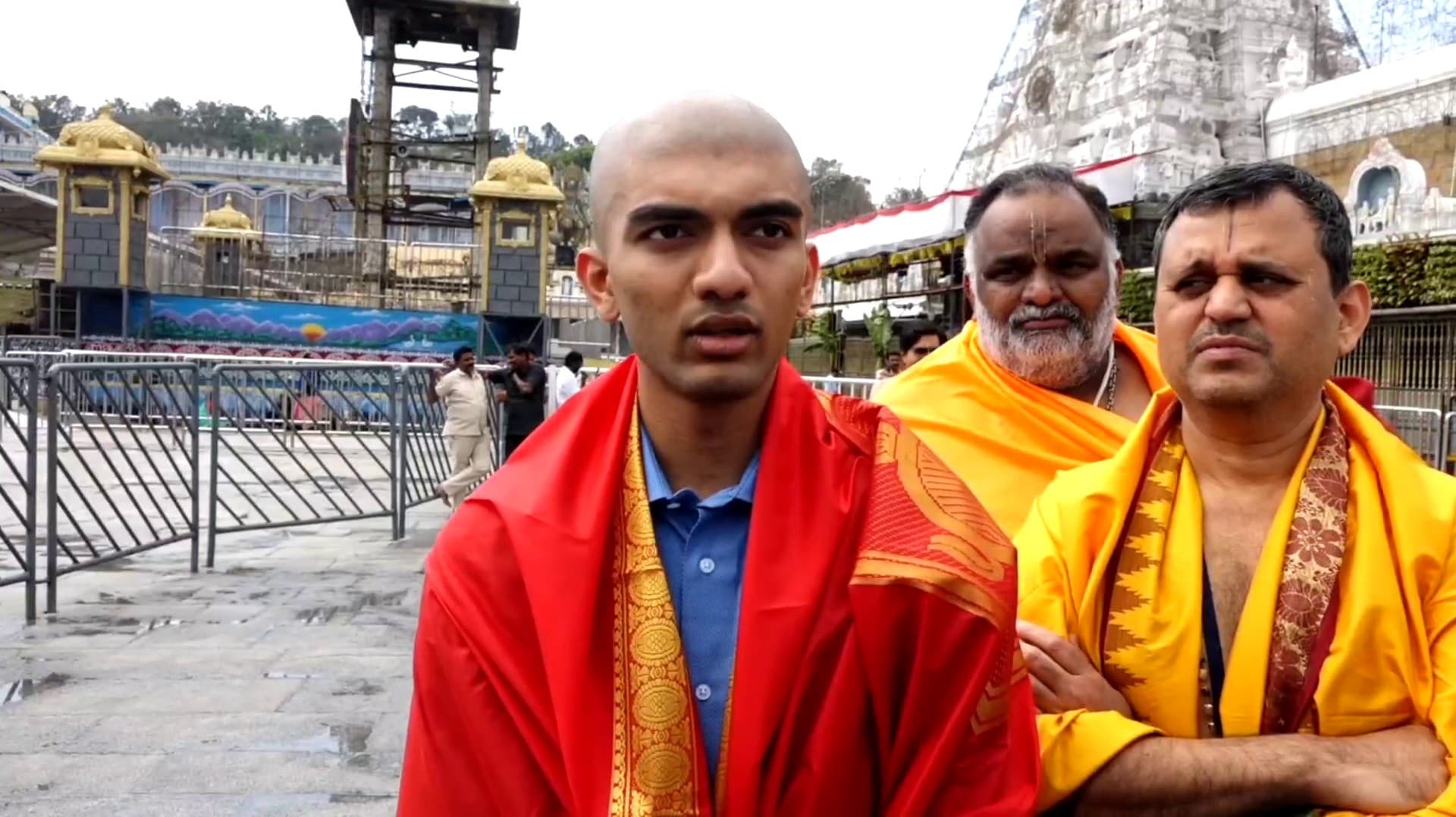 திருப்பதி ஏழுமலையானை தரிசித்த உலக செஸ் சாம்பியன் குகேஷ்
