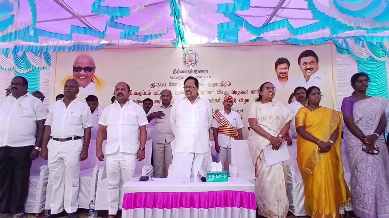 மோர்தனா அணையின் கால்வாய் தூர்வாரும் பணியை துவக்கி வைத்தார் துரைமுருகன்