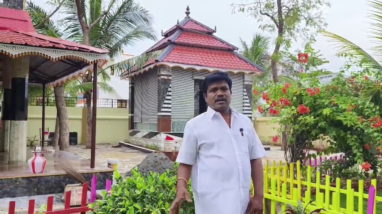 மறைந்த தாய், தந்தை, மனைவிக்கு கோயில் கட்டிய நகைச்சுவை நடிகர் மதுரை முத்து
