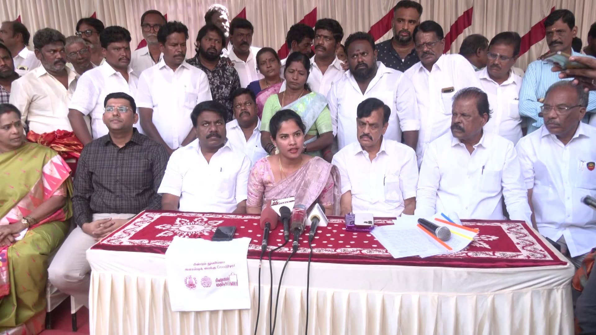 "சென்னையில் கடைகளில் தமிழில் பெயர் பலகை வைப்பது கட்டாயம்" - மேயர் பிரியா