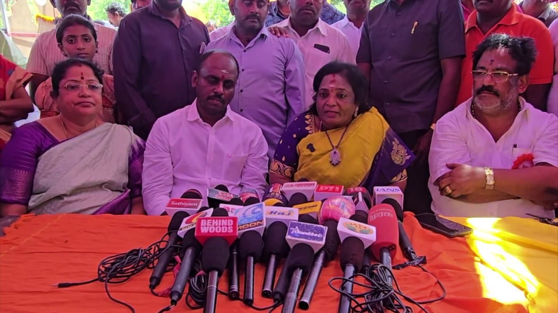 தமிழக அமைச்சர்களின் இல்லக் குழந்தைகள் என்ன படிக்கிறார்களோ அதையே மற்ற குழந்தைகளும் படிக்க வேண்டும் - தமிழிசை சவுந்தரராஜன்