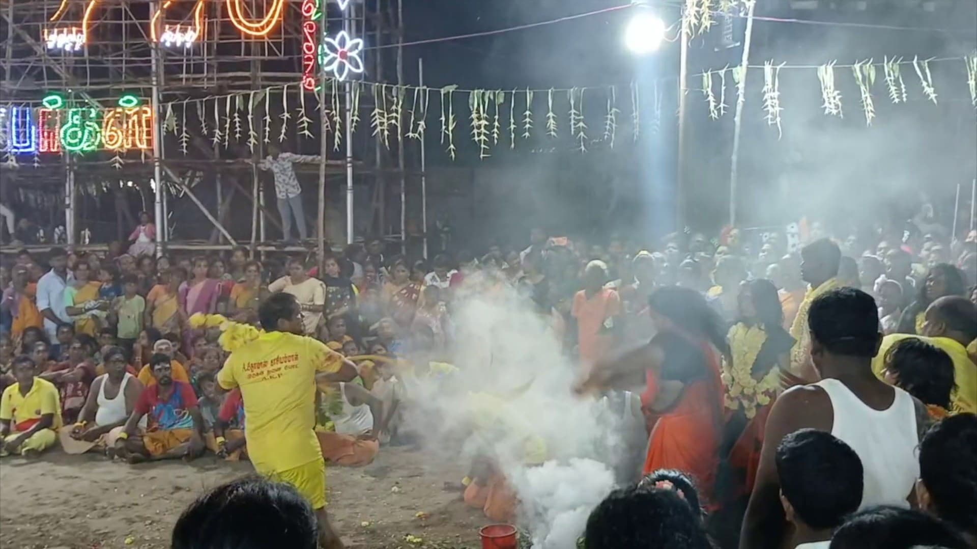 சப்தகன்னியம்மன் கோவில் மாசிமகத் திருவிழா கோலாகலம்..! பூசாரியிடம் சாட்டையடி பெற்று நேர்த்திக்கடன் செலுத்திய பெண் பக்தர்கள்..