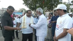 நுகர்வோர் பாதுகாப்பு மற்றும் விழிப்புணர்வு மாரத்தானில் கலந்து கொண்ட சக்கரபாணி