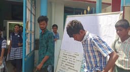 தந்தை இறப்பிலும் மனம் தளராமல் தேர்வு எழுதிய மாணாக்கர்கள்.. தமிழ்நாட்டில் அடுத்தடுத்து நடந்த சோக சம்பவம்