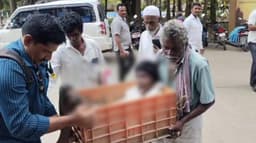 உயிரோடு இருப்பவரை இறந்து விட்டதாக கூறி உதவித் தொகை நிறுத்தம்.. பெற்றோர் செய்த செயல்..!