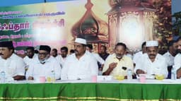 ஒரே மேடையில் திமுக, அதிமுக, காங்கிரஸ், பாமக மற்றும் விசிக நிர்வாகிகள்.! மயிலாடுதுறையில் நல்லிணக்க இப்தார் நிகழ்ச்சி