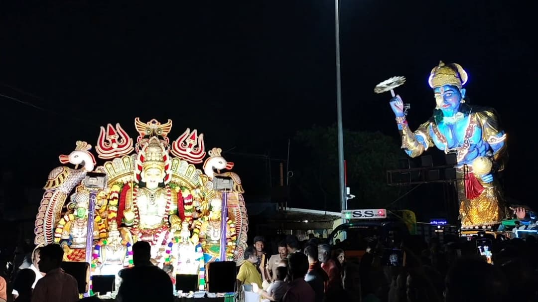 வெகு விமர்சையாக கொண்டாடபட்ட காளியம்மன் கோவில் பூச்சொரிதல் விழா