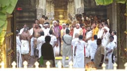 திருமலை திருப்பதி ஏழுமலையான் கோவிலில் ஆழ்வார் திருமஞ்சனம்..