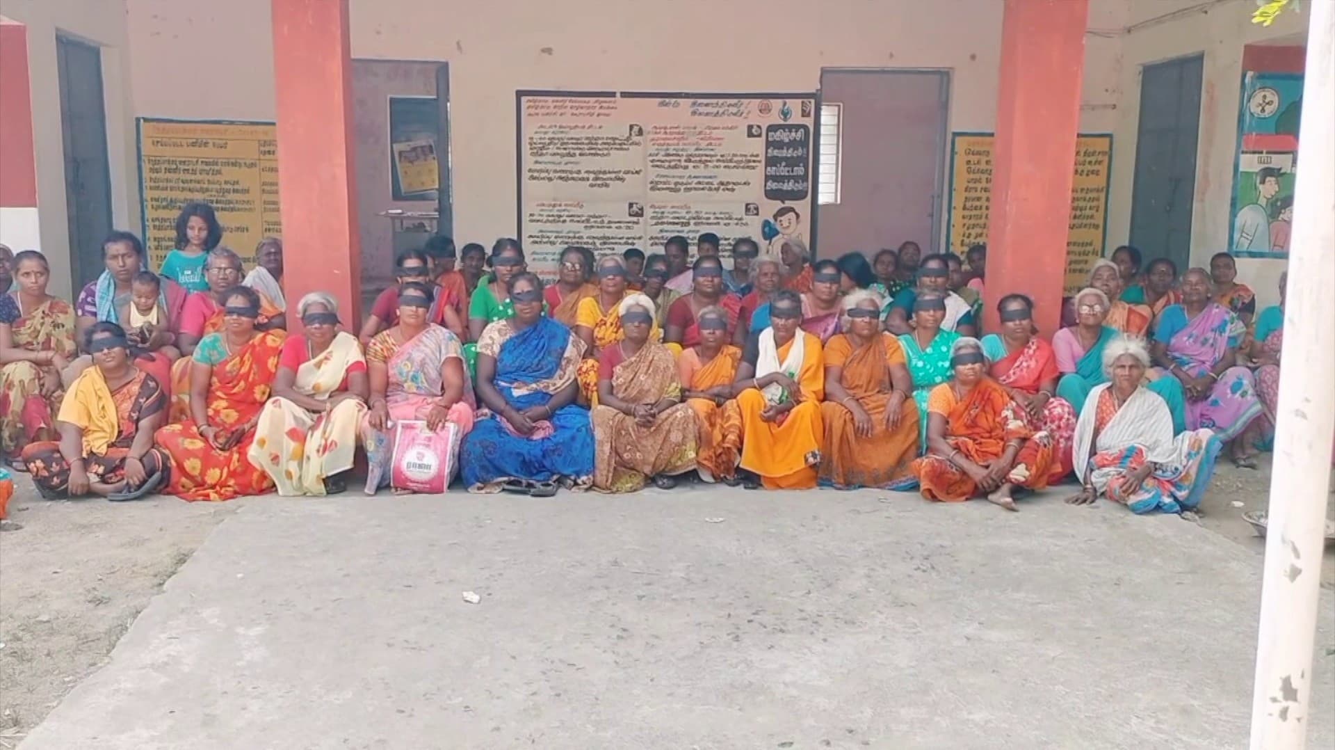 கண்ணில் கறுப்புத்துணி கட்டி கிராமசபையில் பங்கேற்ற மக்கள்..! ஏரியில் கோழிப்பண்ணை கழிவுகள் கலப்பதாக குற்றச்சாட்டு..