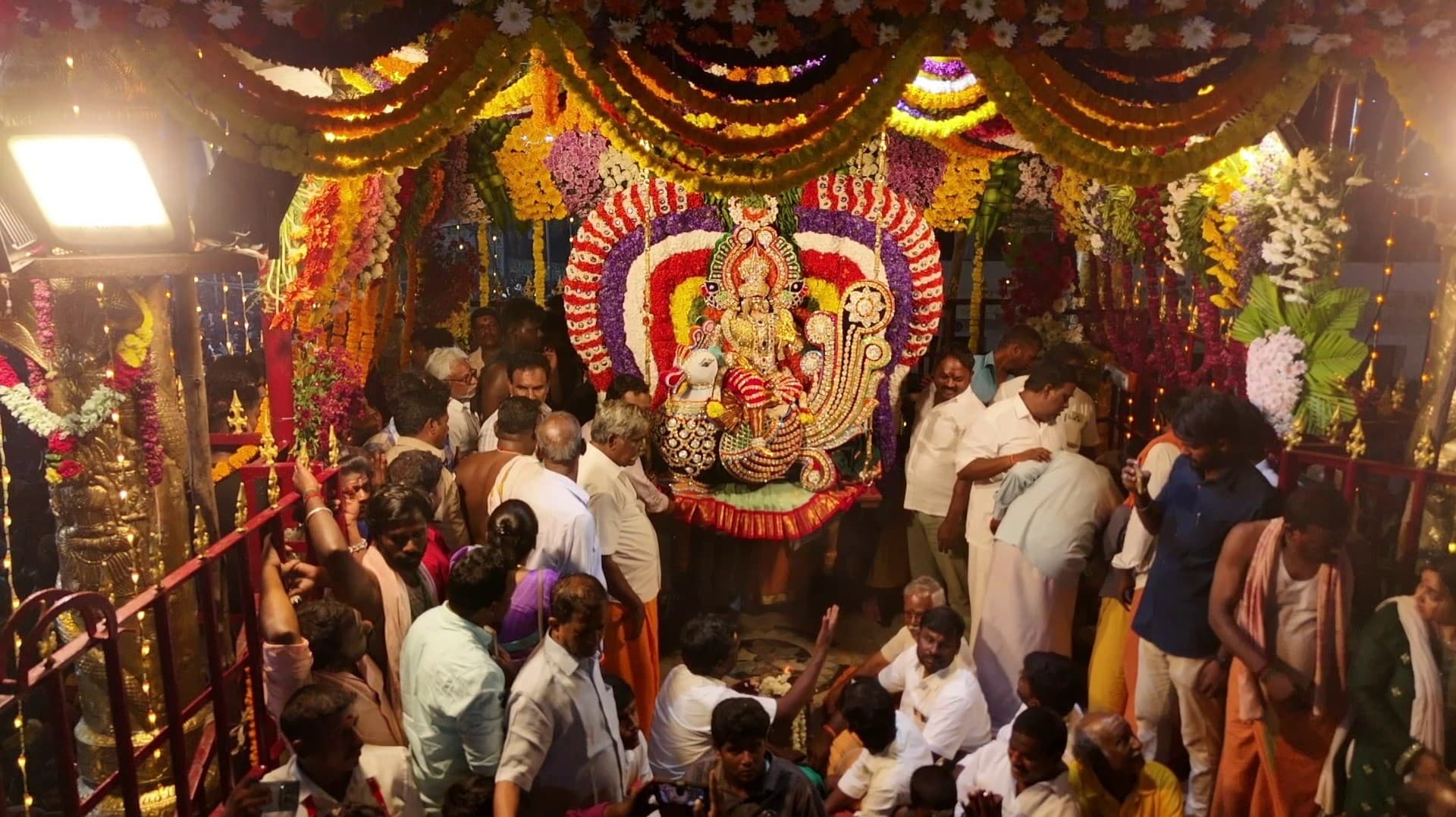 மேல்மலையனூர் அங்காளம்மன் பங்குனி மாத ஊஞ்சல் உற்சவம்