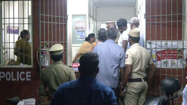 உருவ கேலியால் மனம் உடைந்து பள்ளி மாணவன் எடுத்த விபரீத முடிவு