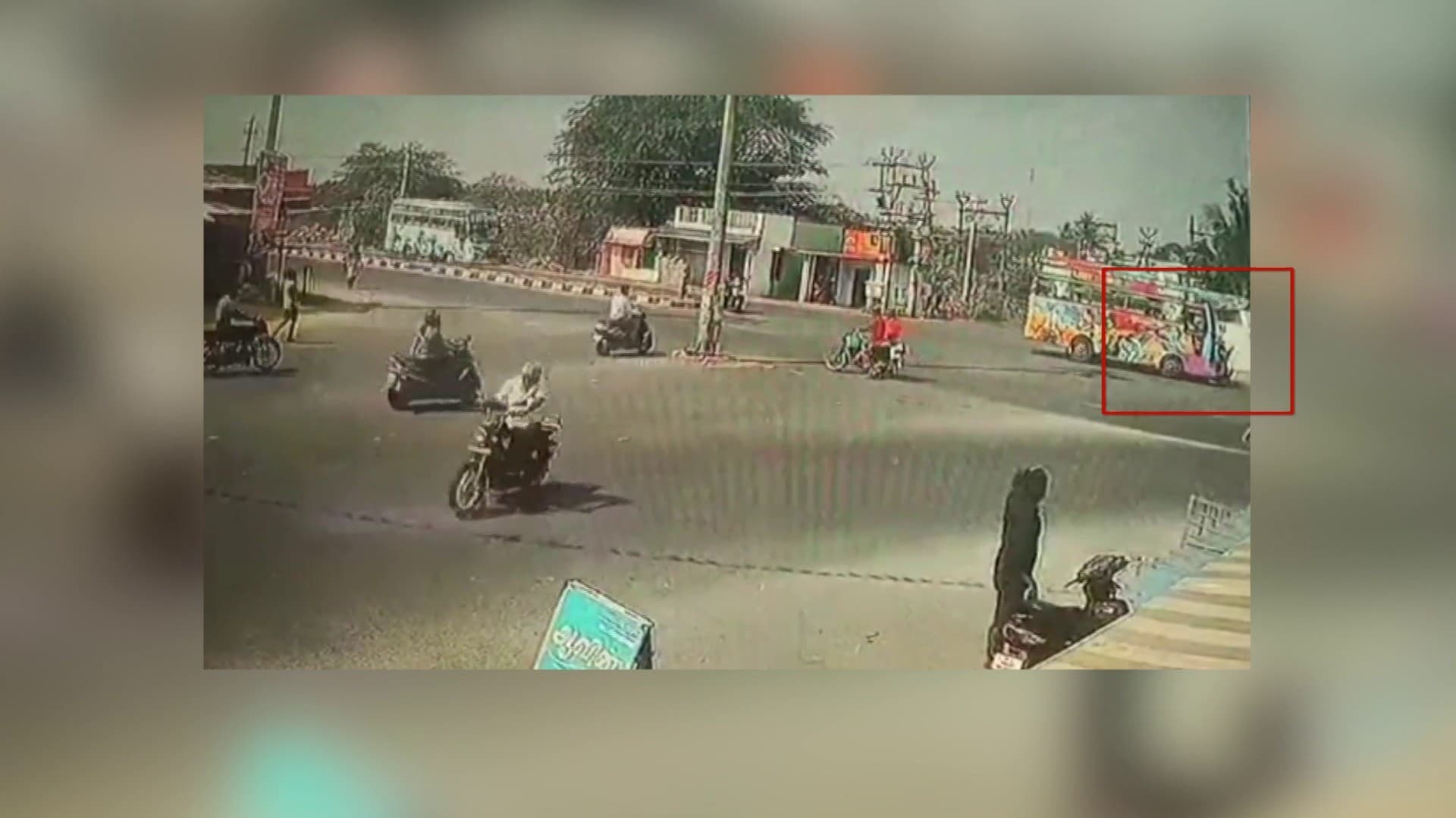 அடிக்கடி விபத்துகள் நேரிடுவதால் மிக முக்கிய நான்குவழிச்சாலை சந்திப்பில் சிக்னல் பொருத்த கோரிக்கை..!