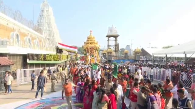 திருமலை ஏழுமலையான் கோவில் வசந்த உற்சவ விழா..! கோவிந்தா முழக்கமிட்டு வடம் பிடித்து இழுத்த பக்தர்கள்..