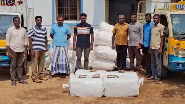 இலங்கைக்கு கடத்த இருந்த ரூ.12 லட்சம் மதிப்புள்ள 2280 கிலோ பீடி இலை பண்டல்கள் சரக்கு வாகனங்களுடன் பறிமுதல்..!