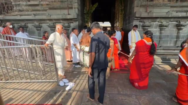 திருமலை ஏழுமலையான் கோவிலில் காலணி அணிந்து வந்த பக்தர்களால் பரபரப்பு