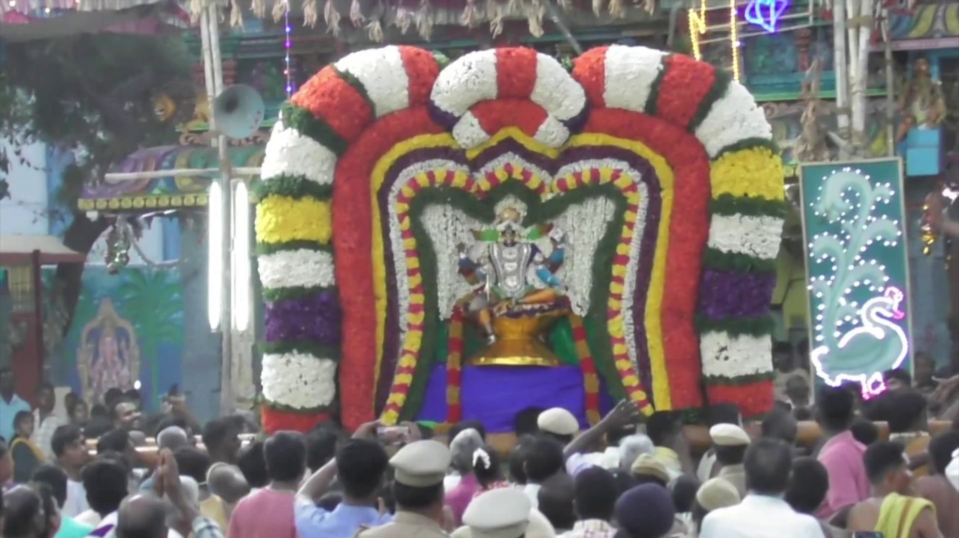 திரெளபதி அம்மன் கோயில் தீ மிதித் திருவிழா.. 4000 ஆயிரம் பக்தர்கள் பங்கேற்பு..