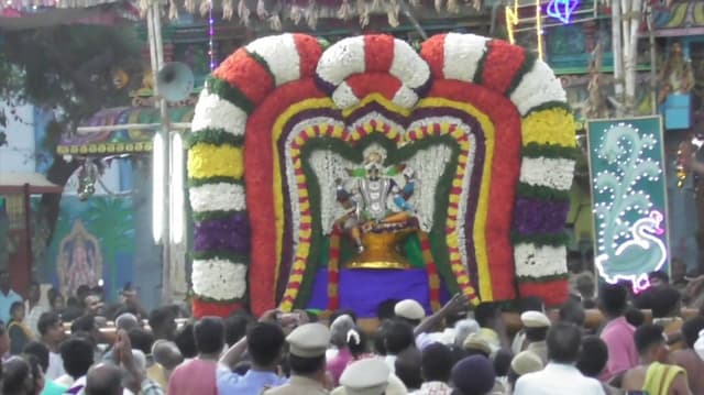 திரெளபதி அம்மன் கோயில் தீ மிதித் திருவிழா.. 4000 ஆயிரம் பக்தர்கள் பங்கேற்பு..
