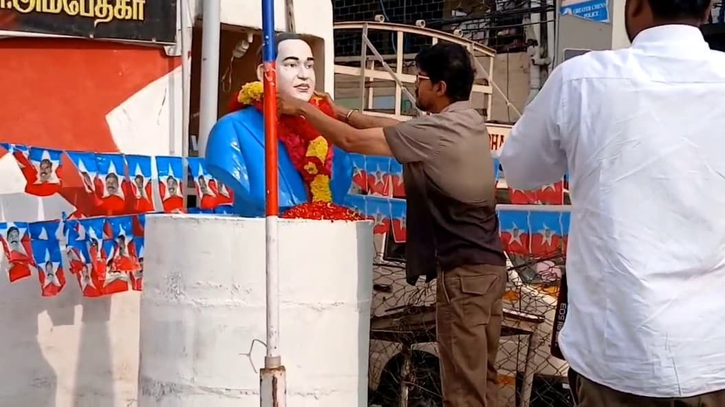 அம்பேத்கர் பிறந்த நாள் - விஜய் மரியாதை..