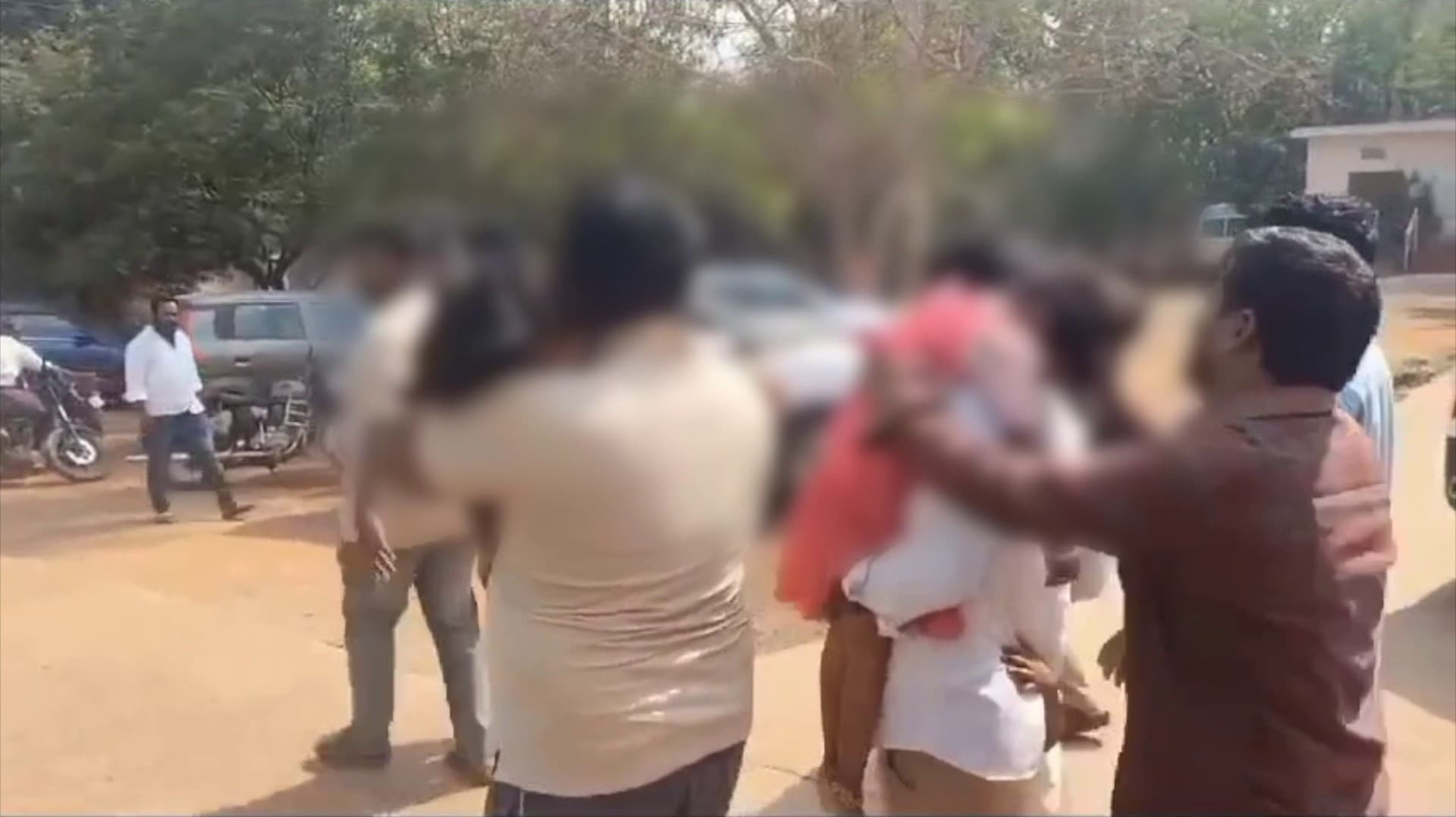 தெலங்கானா அருகே காருக்குள் சிக்கிக்கொண்ட 2 குழ*தைகள் மூச்சுத்திணறி உயிரி*ப்பு