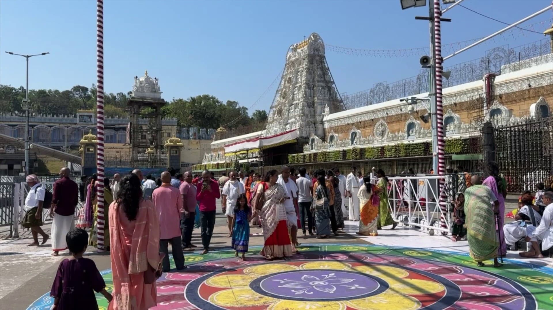 திருப்பதியில் ஏழுமலையானை தரிசிக்க பாதயாத்திரையாக மலையேறி வரும் பக்தர்களுக்கு தேவஸ்தானம் எடுத்த முடிவு