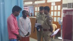 ஸ்கூட்டியில் சென்ற பெண் காவலரிடம் 11 சவரன் செயின் பறிப்பு