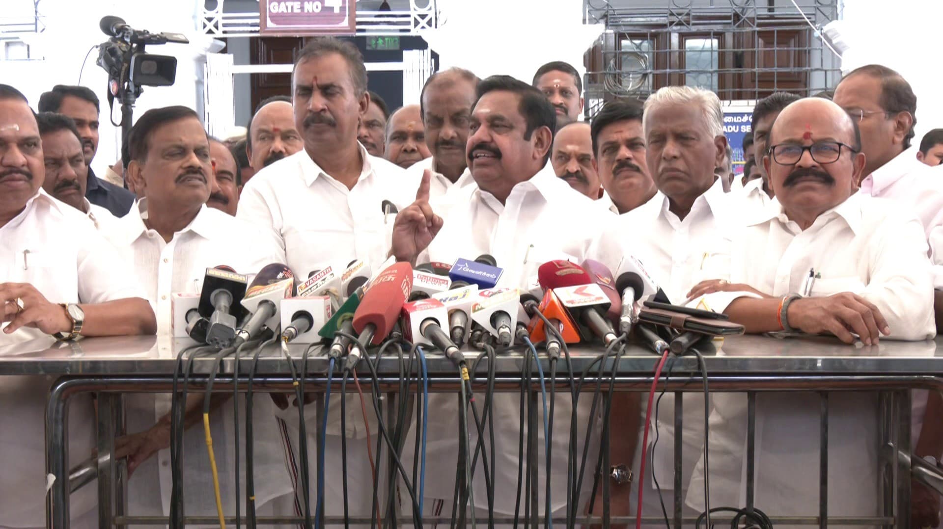 ''பாட்டிலுக்கு ரூ.10 - ஆண்டிற்கு ரூ.5,400 கோடி முறைகேடு'' - இ.பி.எஸ் குற்றச்சாட்டு