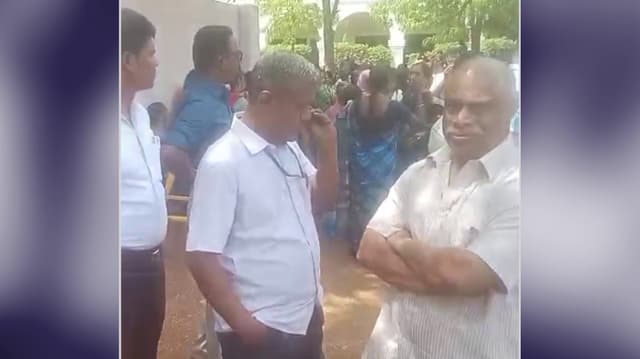 பிளஸ் 1, பிளஸ் 2 விடைத்தாள் திருத்தும் ஆசிரியர்கள் திடீர் போராட்டம்