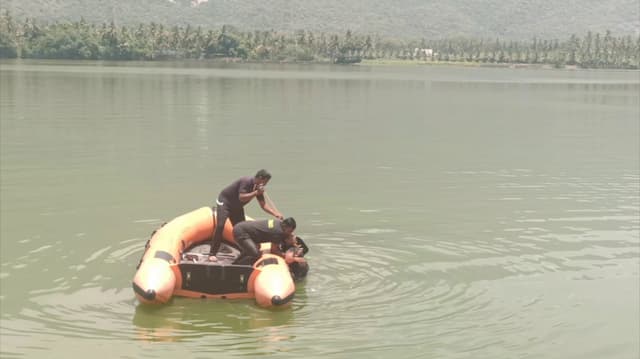பேரிடர் காலங்களில் எவ்வாறு செயல்படுவது..? பெண் காவலர்களுக்கான பயிற்சி