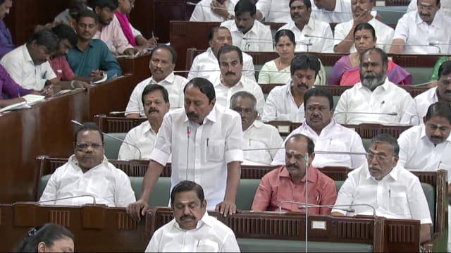 எடப்பாடியாரை வணங்கி உரையை தொடங்குகிறேன் - செங்கோட்டையன்