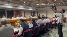 பகல்காம் தாக்குதலை அடுத்து மத்திய அரசு எடுக்கும் அனைத்து நடவடிக்கைகளுக்கும் முழு ஒத்துழைப்பு... எதிர்க்கட்சிகள் ஒருமனதாக அறிவிப்பு...
