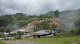 கேரள மாநிலம் மூணாறு அருகே காட்டாற்றில் கரைபுரண்ட வெள்ளம்