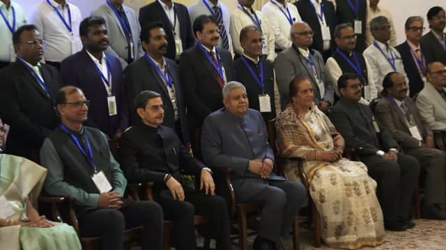 ''அரசியலமைப்பை பாதுகாக்க ஆர்.என்.ரவி தீர்க்கத்துடன் செயல்படுகிறார்'' - தன்கர்